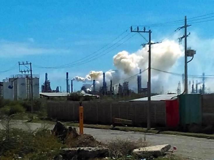 Reporta Pemex 8 heridos en refinería Reporta Pemex 8 heridos en refinería