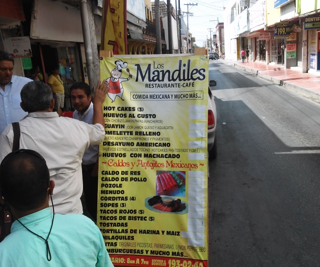 Retirarán anuncios de la vía pública