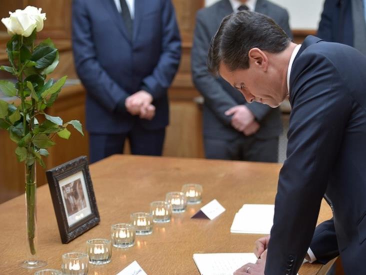 Peña Nieto rinde homenaje a mexicanas fallecidas en Francia Peña Nieto rinde homenaje a mexicanas fallecidas en Francia