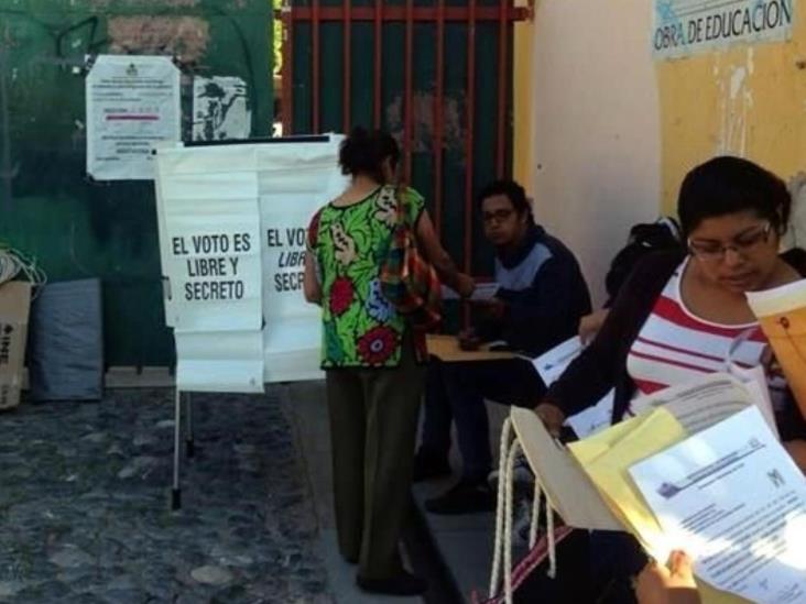 Acuden a votar por Alcalde en Tixtla Acuden a votar por Alcalde en Tixtla