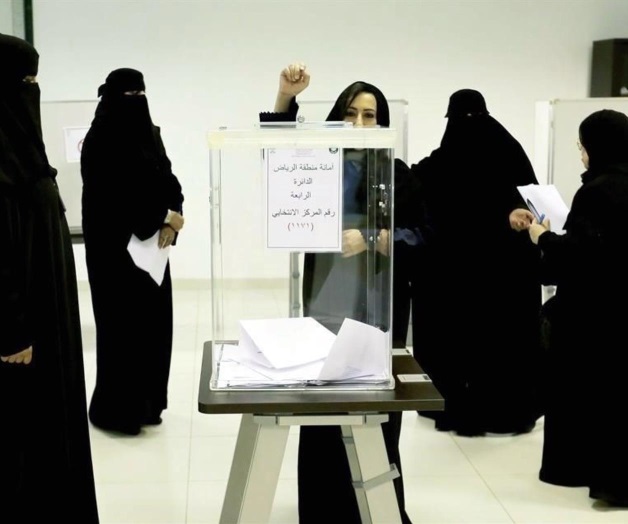 Mujeres votan por primera vez en la historia de Arabia Saudita