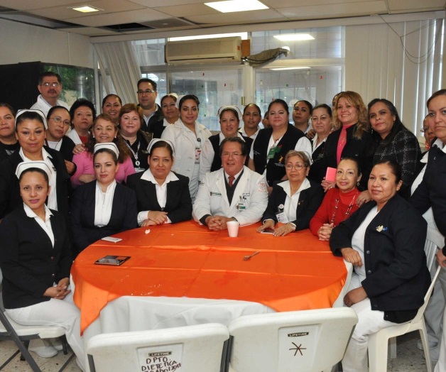 Festejan en Hospital General a enfermeras