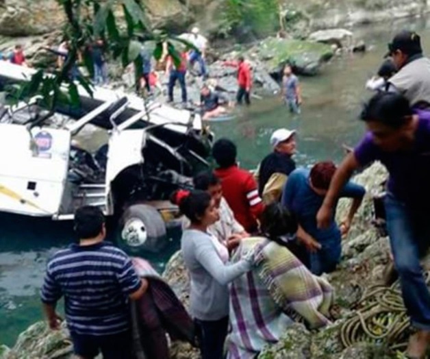 Accidente en Veracruz deja al menos 20 muertos Accidente en Veracruz deja al menos 20 muertos
