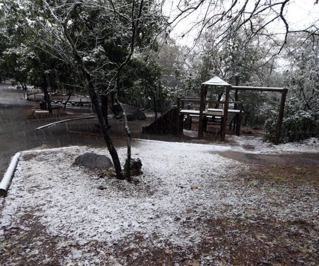 Amanece Chipinque con aguanieve