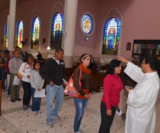 Acuden fieles a la imposición de la ceniza. Inicia el tiempo de reflexión