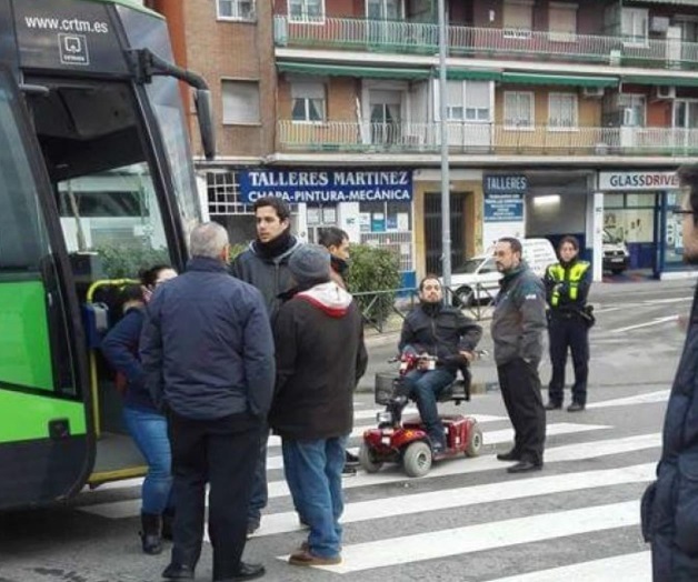 -Lo siento, no está autorizado a acceder al transporte público