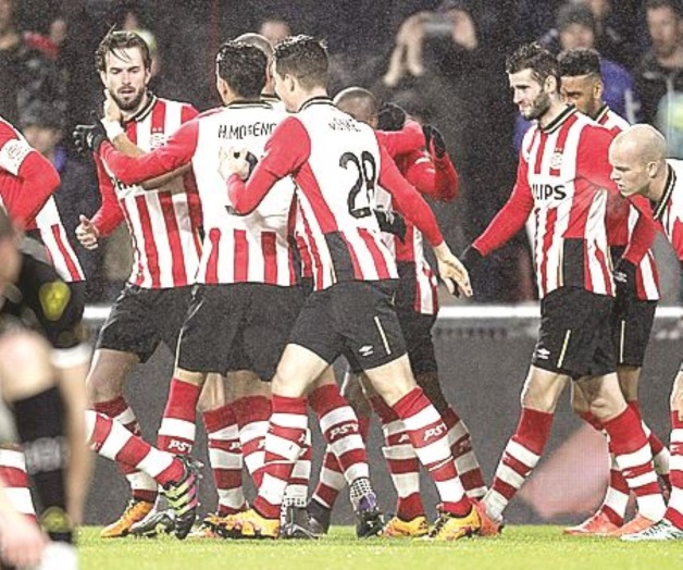 PSV derrota  al Heracles
