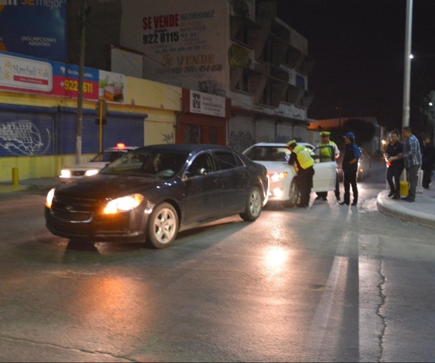 Provoca triple colisión Provoca triple colisión