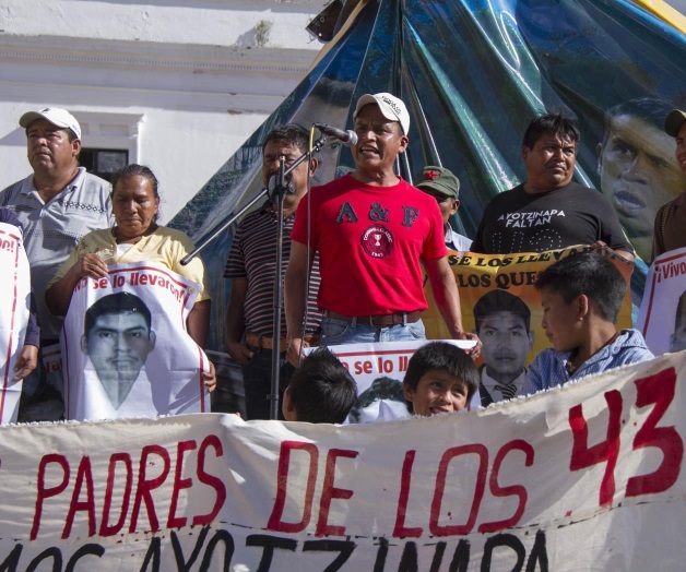 Padres de los 43 realizarán caravana de la CDMX a Matamoros	