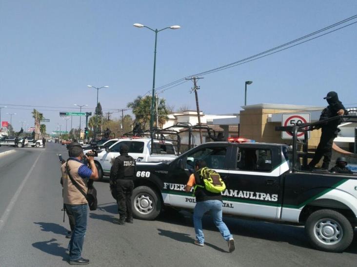 Pobladores de Tamaulipas llevan alimento a polis en plantón Pobladores de Tamaulipas llevan alimento a polis en plantón