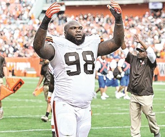 Broncos contratan a Phil Taylor