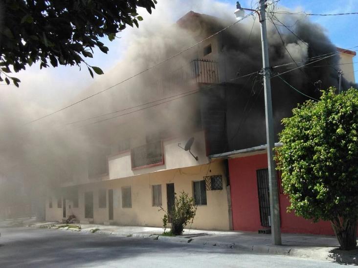 Incendio en edificio de departamentos en la colonia Ribereña Incendio en edificio de departamentos en la colonia Ribereña