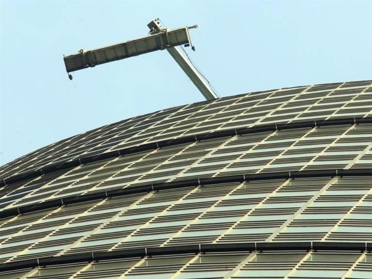 Sufre crisis limpiaba vidrios tras quedar varado en torre Sufre crisis limpiaba vidrios tras quedar varado en torre