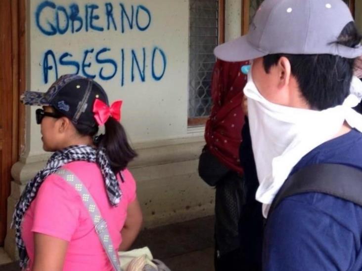 Marchan a 17 meses del caso Iguala Marchan a 17 meses del caso Iguala