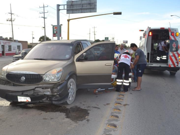 Se estrella en auto y resulta lesionada Se estrella en auto y resulta lesionada