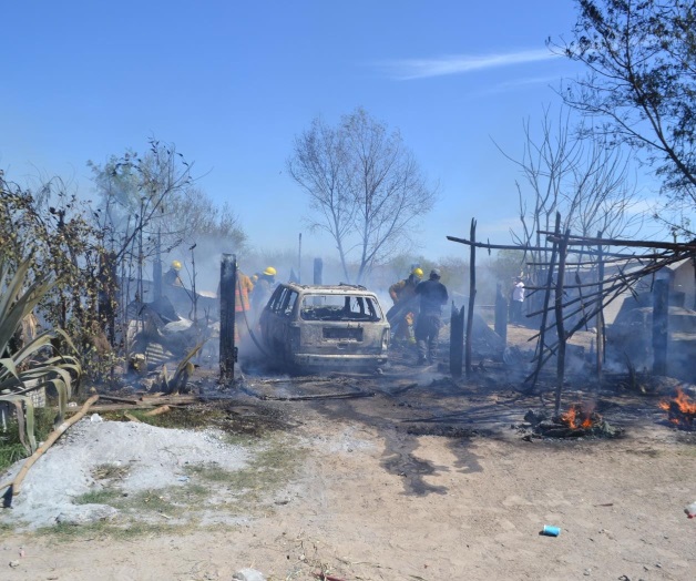 En la carretera Ribereña. Queda familia sin nada