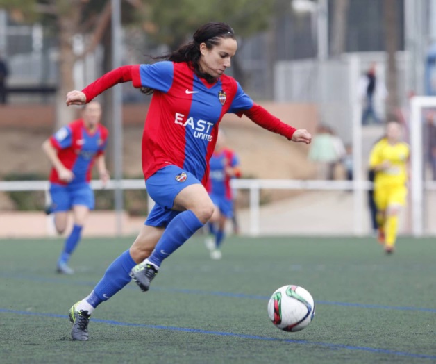 Anota Charlyn en  triunfo del Levante