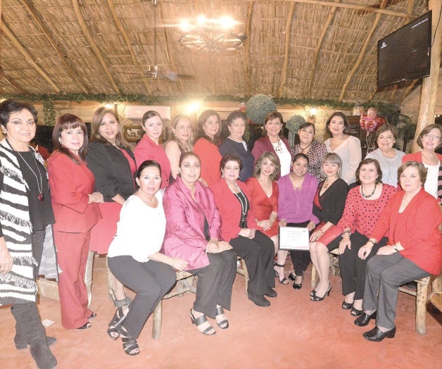 Celebran tradicional Noche con Damas