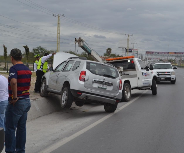 Le cierran paso a otro y queda embancado