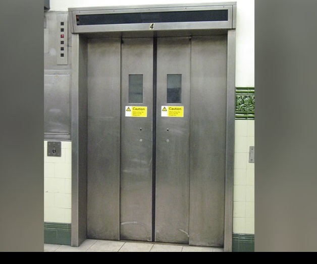 Mujer china muere al quedar atrapada un mes en elevador averiado