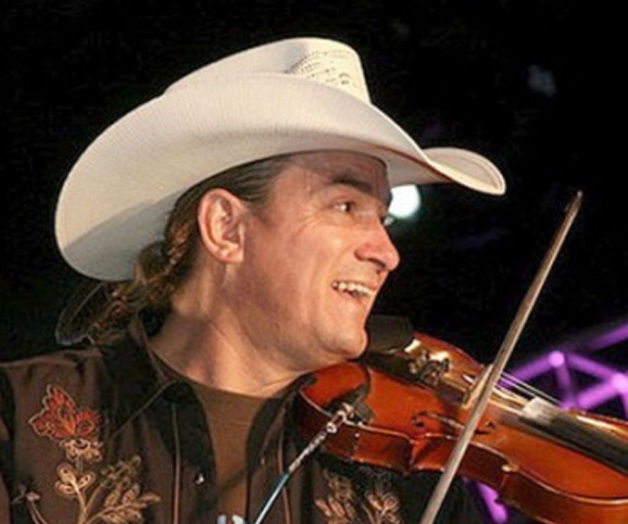 Vocalista de Caballo Dorado competirá por diputación