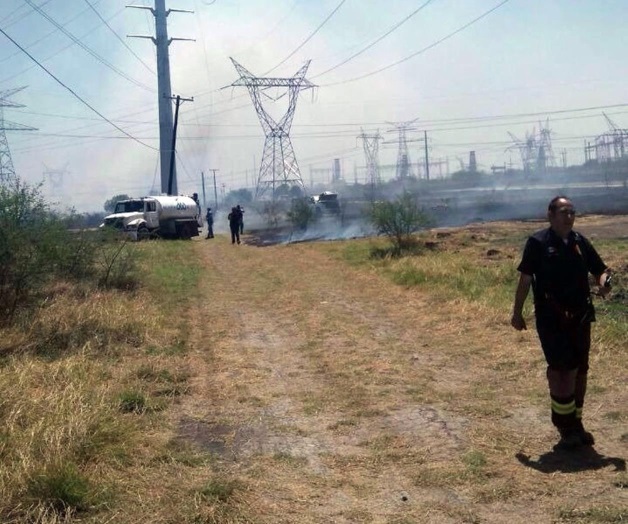 Explosión y fuegoen torre de CFE:dos carbonizados