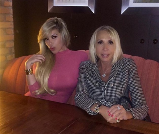 Novio de Laura Bozzo es captado muy cariñoso con su hijastra