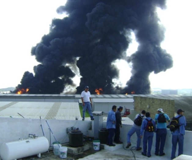 Incendio en bodega de hules de empresa Industrial Dynasol