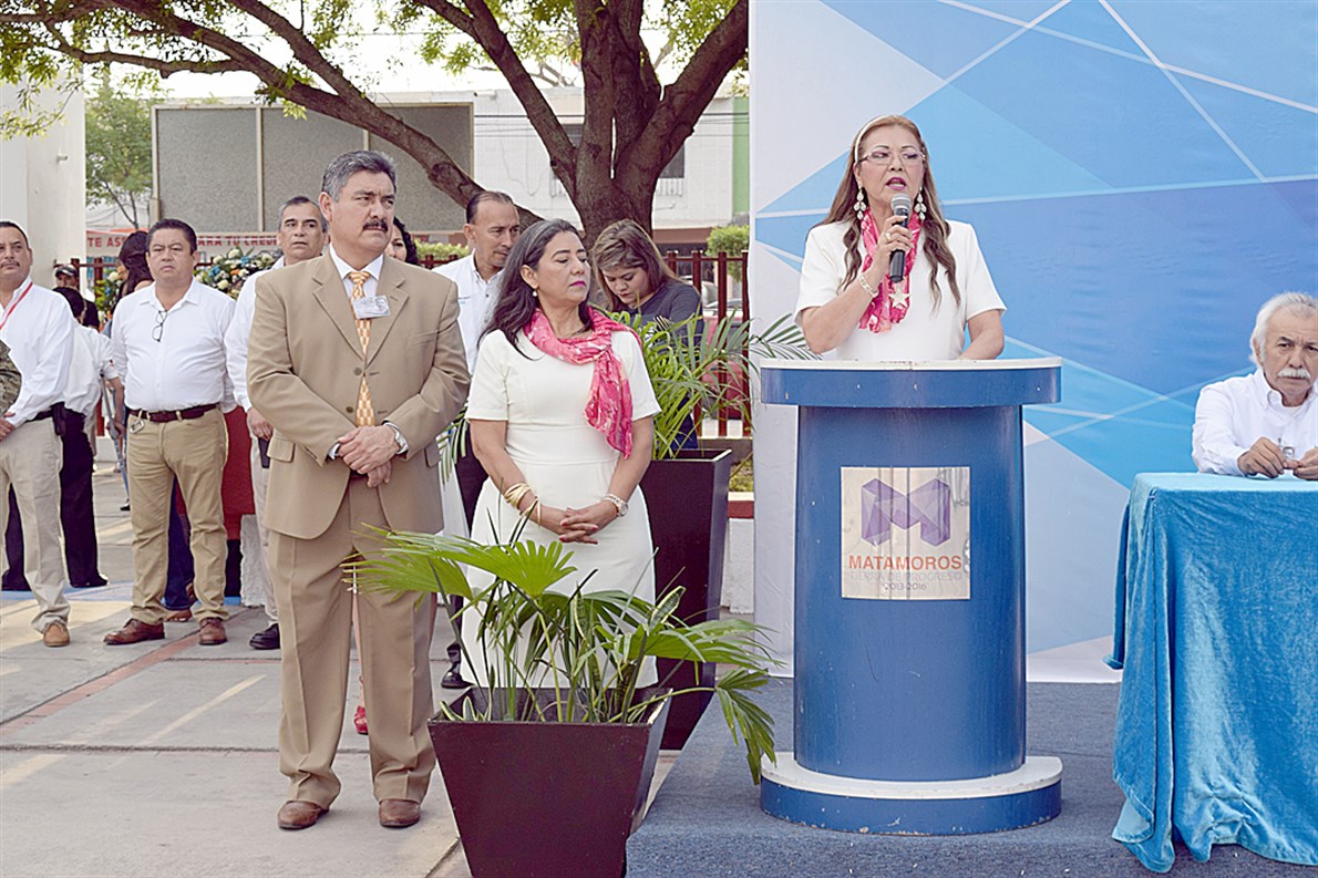 Mtra. Genoveva Hi González.