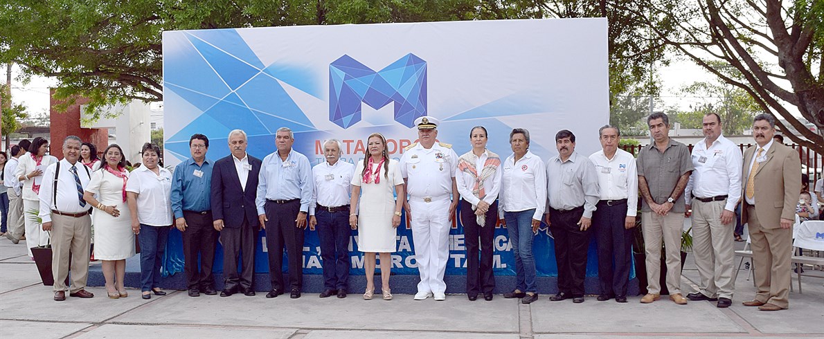 PERSONALIDADES. Integrantes del presidium e invitados especiales a la ceremonia.