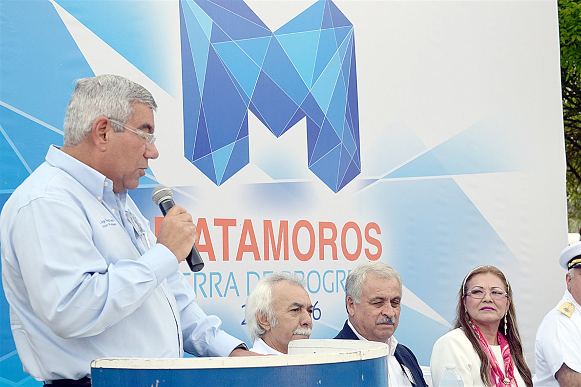 DISCURSO. El Secretario de Ayuntamiento, dando su mensaje.