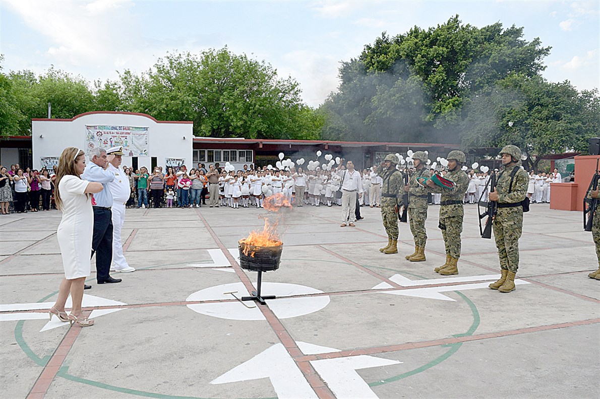 CEREMONIA. Incineración de bandera y entrega de una nueva.
