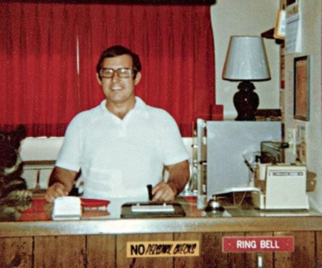 Dueño de motel espió a sus clientes durante 30 años Dueño de motel espió a sus clientes durante 30 años