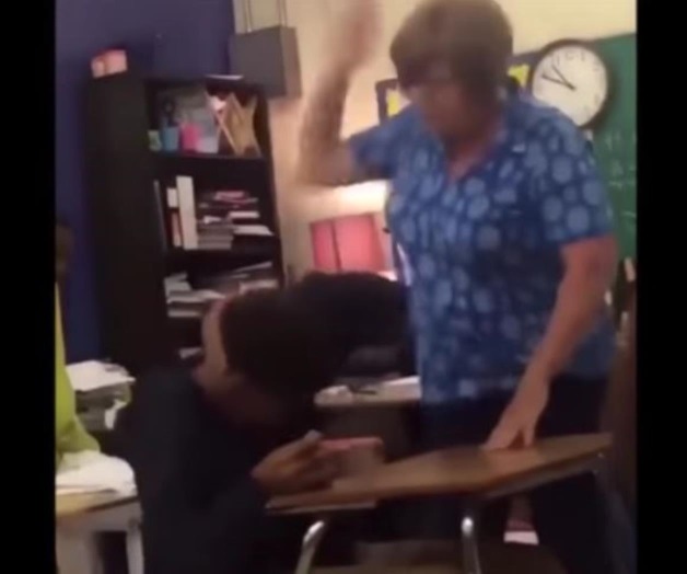 Despiden a maestra que fue grabada golpeando a alumno en Texas Despiden a maestra que fue grabada golpeando a alumno en Texas