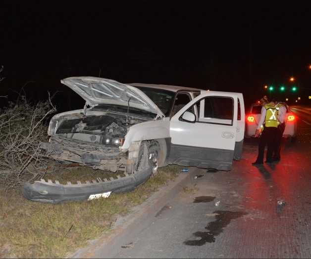 Ebrio se estrella contra árbol en La Escondida Ebrio se estrella contra árbol en La Escondida