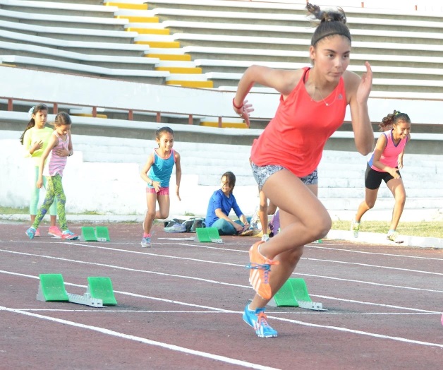 NO CORRE, ¡VUELA!; La más rápida en 100 metros planos