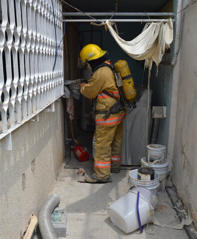 Golpea señora tanque de gas estacionario