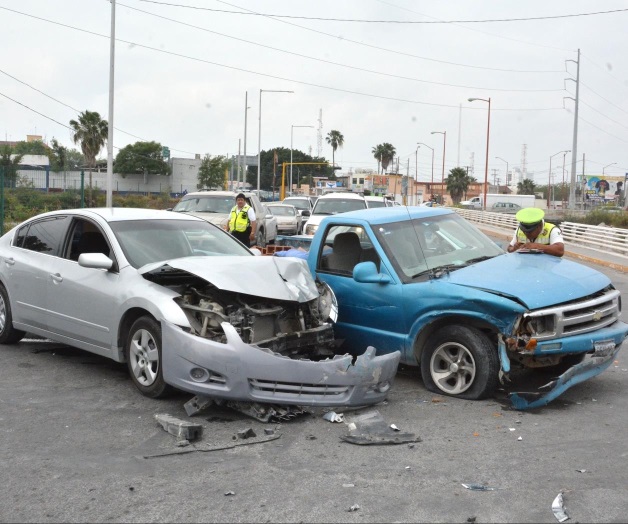 Alertan sobre hablar al conducir vehículo; Sensibilizan a conductores Alertan sobre hablar al conducir vehículo; Sensibilizan a conductores