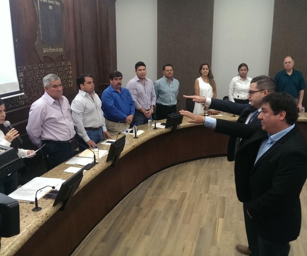 Asumen nuevo tesoreroy titular de Sedue local