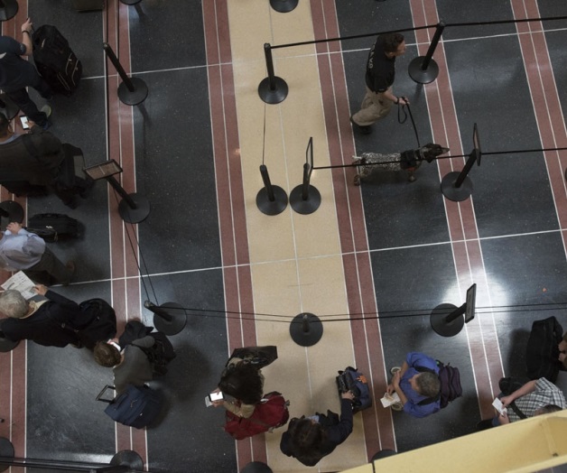 Caos en aeropuerto de EU Caos en aeropuerto de EU
