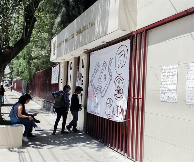 Abren 12 escuelas de IPN; 8 siguen paro