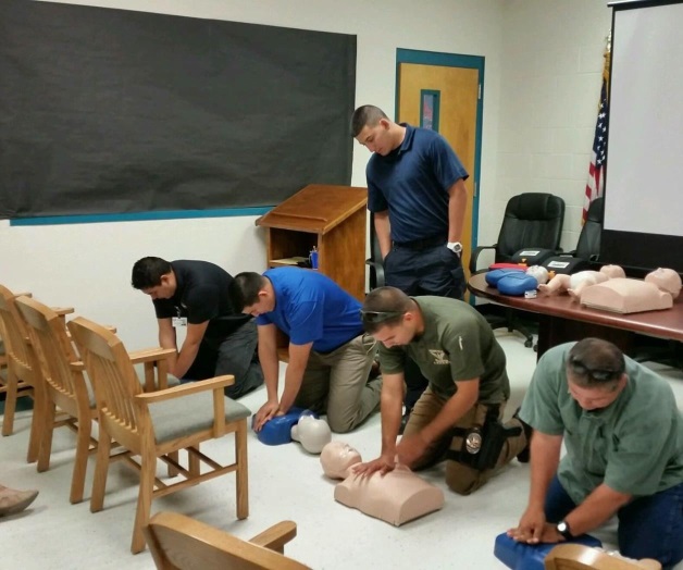 Aprenden el uso del desfibrilador Aprenden el uso del desfibrilador