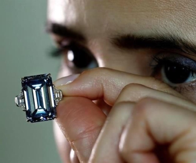Rompe diamante azul récord en subasta