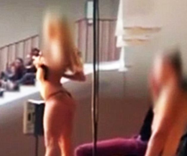 Estudiantes llevan una stripper a dar show en escuela (VIDEO) Estudiantes llevan una stripper a dar show en escuela (VIDEO)