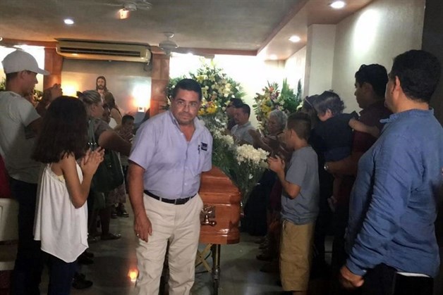 Dan último adiós al Profesor Jirafales