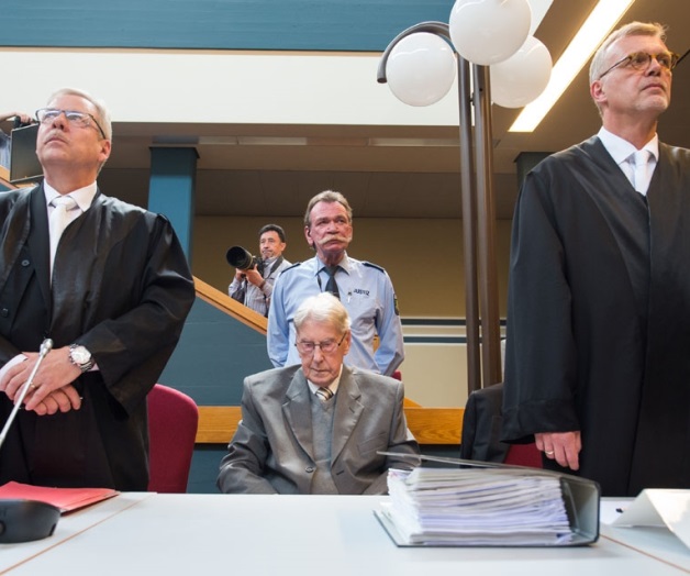 Prisión para exguardia de Auschwitz de 94 años Prisión para exguardia de Auschwitz de 94 años