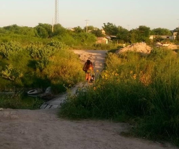 Reprochan uso de motos en puente peatonal