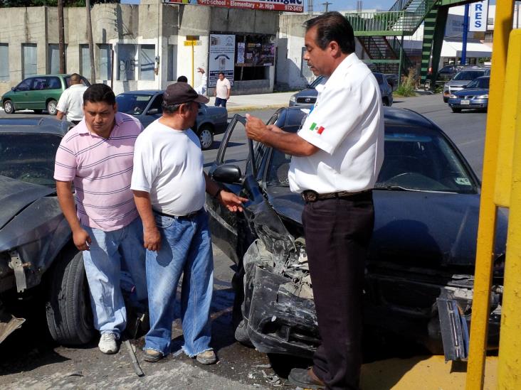 Arroja cuantiosos daños aparatoso encontronazo Arroja cuantiosos daños aparatoso encontronazo