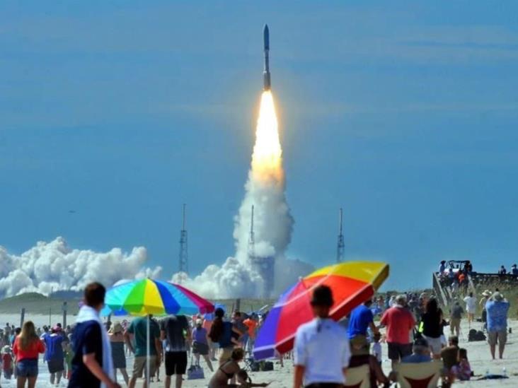 Cohete Atlas lanza satélite al espacio Cohete Atlas lanza satélite al espacio