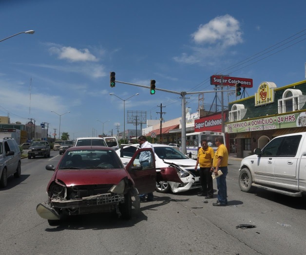 Causa lo choquen al dar vuelta en ‘U’. Y lo hizo en lugar prohibido